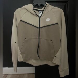NIKE TECH SWEATSHIRT